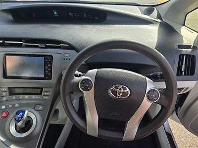 2013 Toyota Prius - Thumbnail