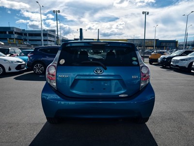 2012 Toyota Aqua - Thumbnail