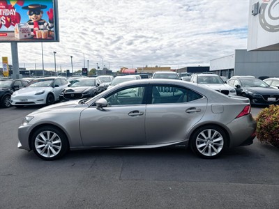2014 Lexus IS300H - Thumbnail