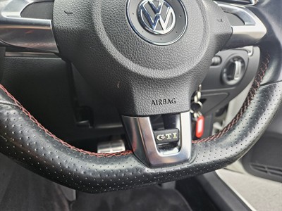 2012 Volkswagen Golf - Thumbnail