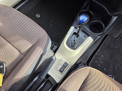 2012 Toyota Aqua - Thumbnail