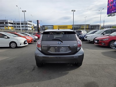 2012 Toyota Aqua - Thumbnail