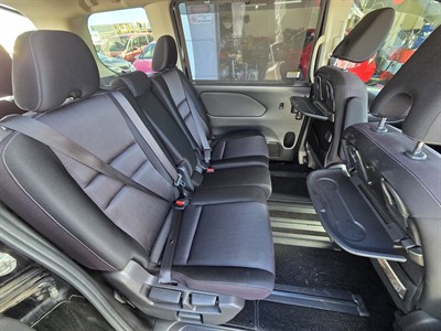 2016 Nissan Serena - Thumbnail