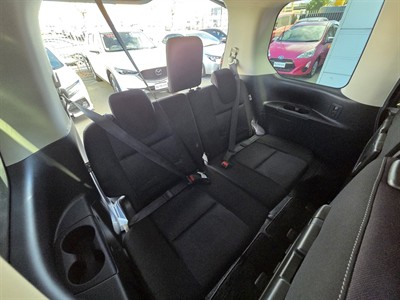 2016 Nissan Serena - Thumbnail