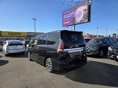 2016 Nissan Serena - Thumbnail