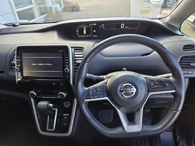 2016 Nissan Serena - Thumbnail