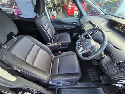 2016 Nissan Serena - Thumbnail