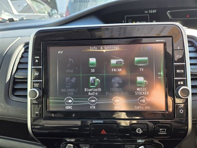 2016 Nissan Serena - Thumbnail