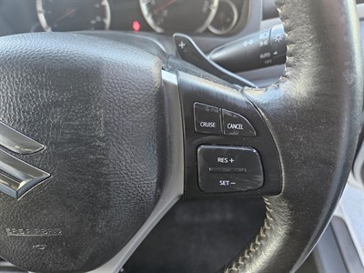 2013 Suzuki SWIFT - Thumbnail