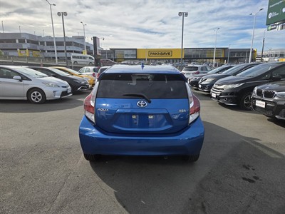 2015 Toyota Aqua - Thumbnail