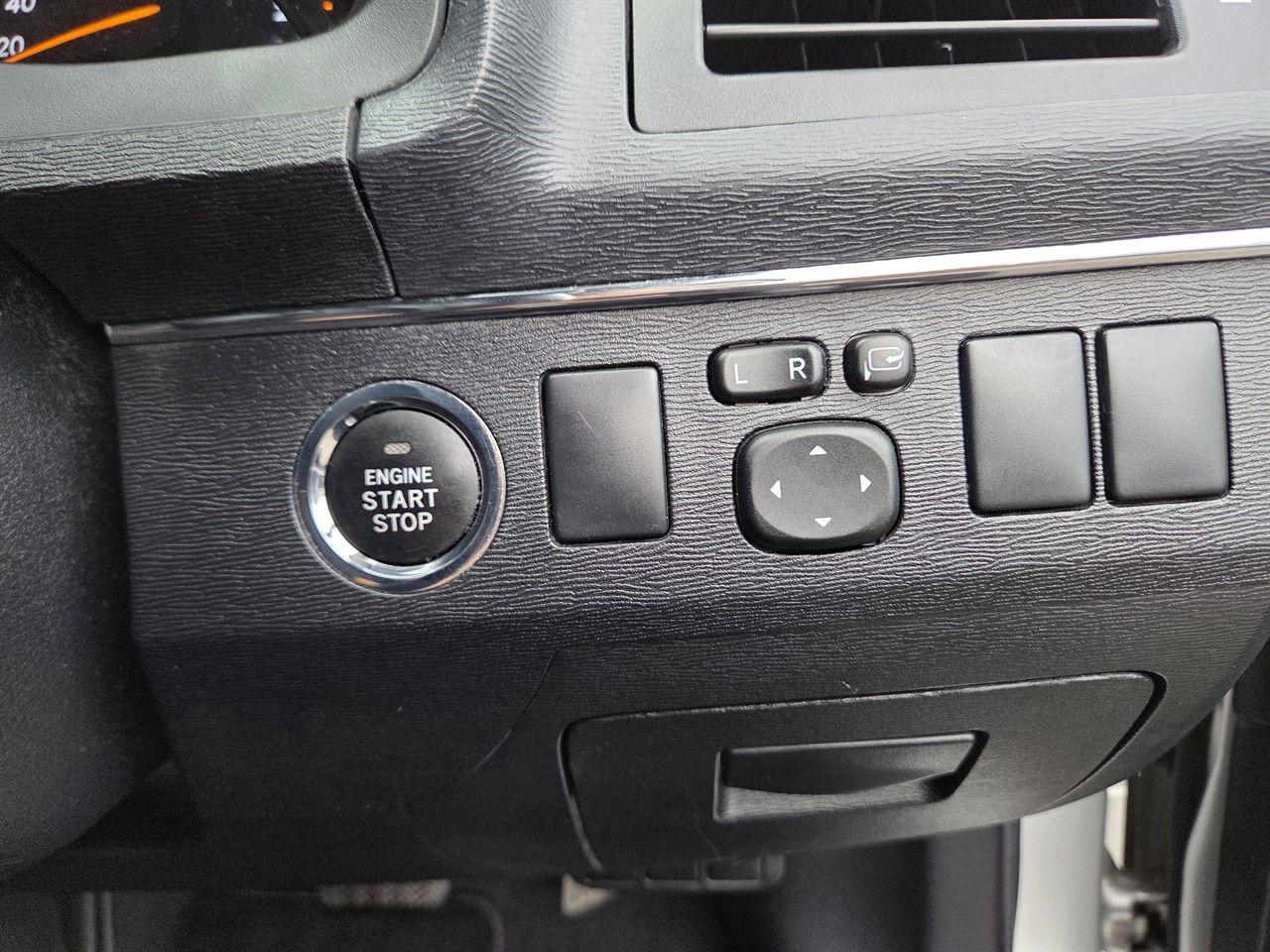 2015 Toyota AVENSIS